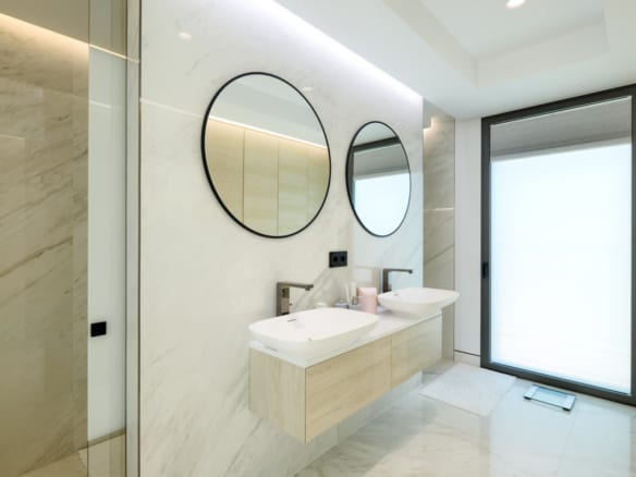 For sale  – EMARE Luxury Beachfront Apt. & Penthouse  10min from Puerto Banus 🏖️