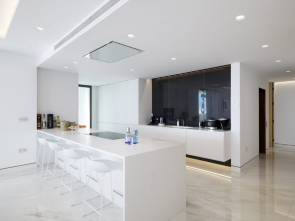 For sale  – EMARE Luxury Beachfront Apt. & Penthouse  10min from Puerto Banus 🏖️