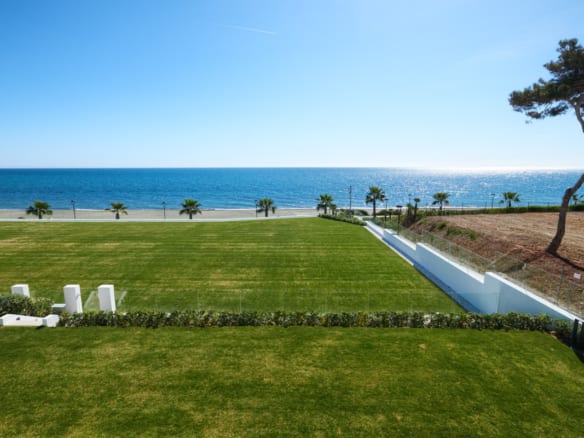 For sale  – EMARE Luxury Beachfront Apt. & Penthouse  10min from Puerto Banus 🏖️