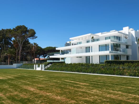 For sale  – EMARE Luxury Beachfront Apt. & Penthouse  10min from Puerto Banus 🏖️