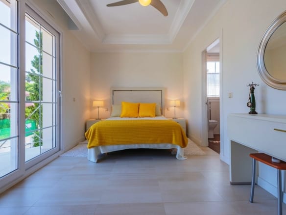Golden Mile – 7bed Villa near the Beach