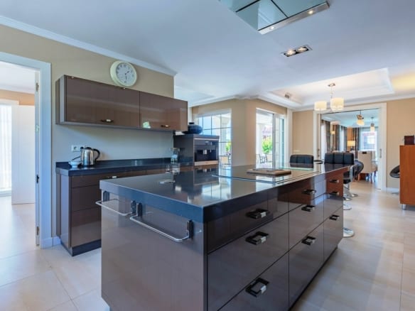 Golden Mile – 7bed Villa near the Beach