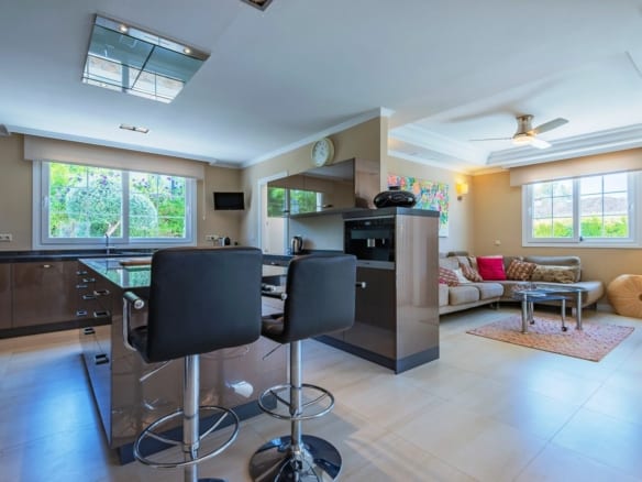 Golden Mile – 7bed Villa near the Beach