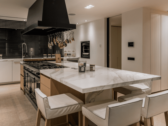 Golden Mile – 5B Beachside villa – For Rent