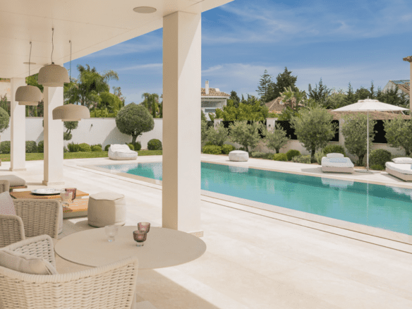 Golden Mile – 5B Beachside villa – For Rent