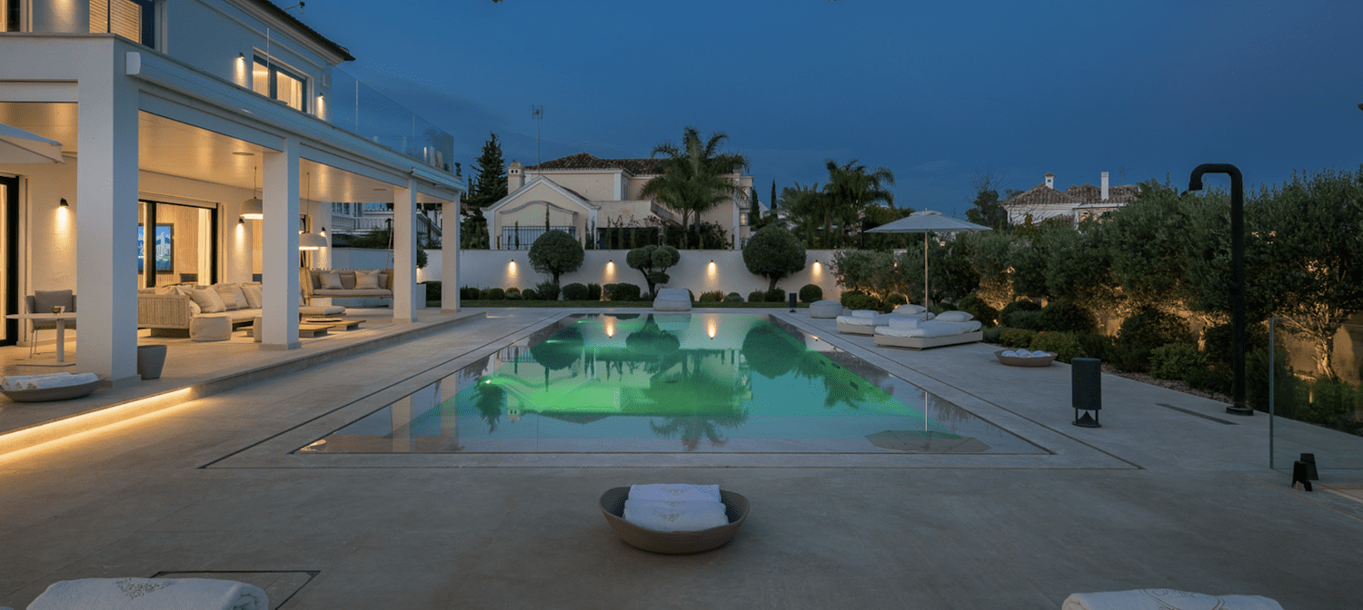 Golden Mile – 5B Beachside villa – For Rent