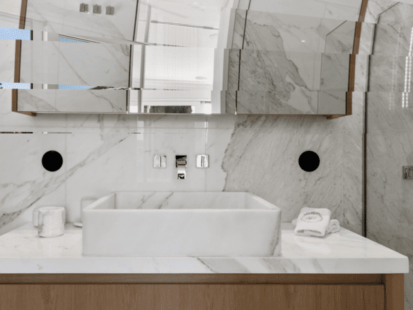 Golden Mile – 5B Beachside villa – For Rent