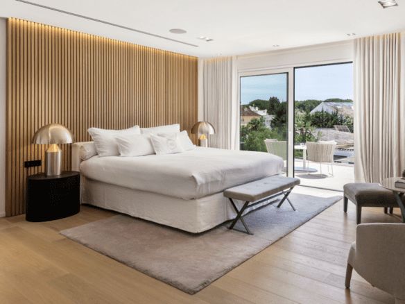 Golden Mile – 5B Beachside villa – For Rent