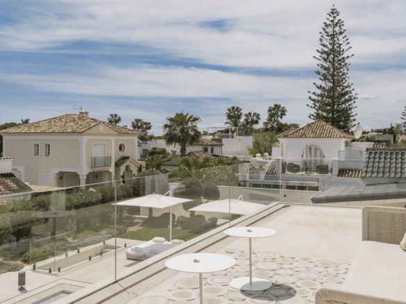 Golden Mile – 5B Beachside villa – For Rent