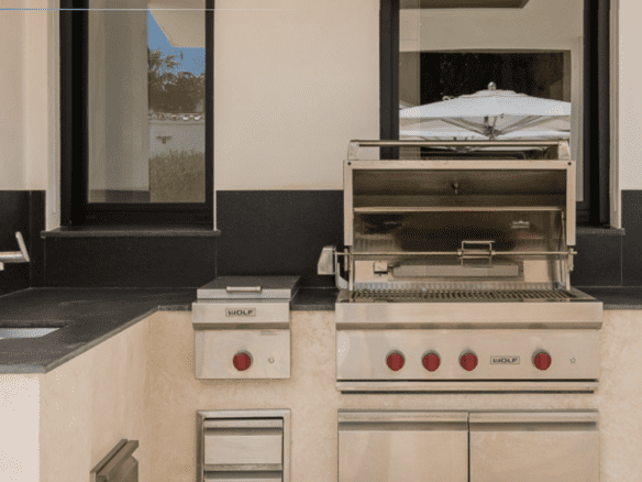 Golden Mile – 5B Beachside villa – For Rent
