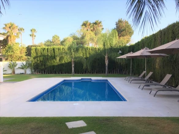 Near Puerto Banus  – 5B villa  – Good condition