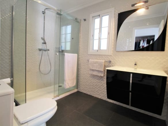 Near Puerto Banus  – 5B villa  – Good condition