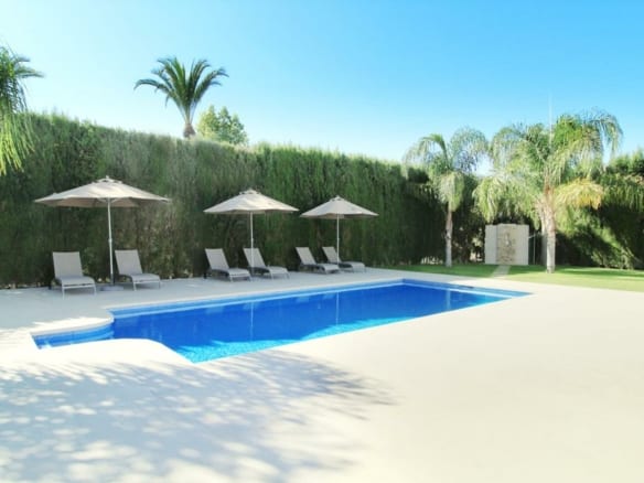 Near Puerto Banus  – 5B villa  – Good condition