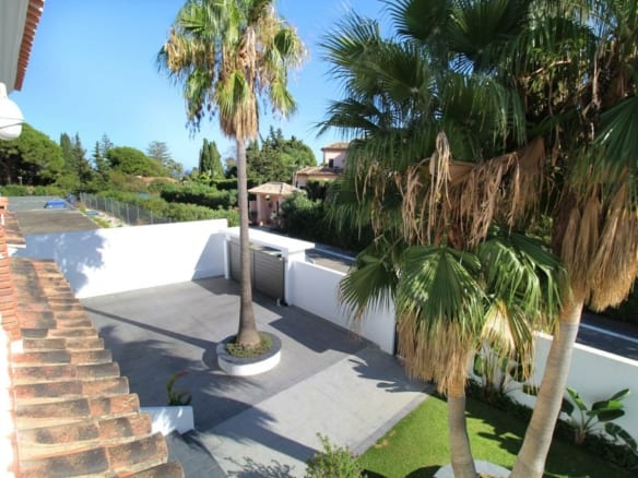 Near Puerto Banus  – 5B villa  – Good condition