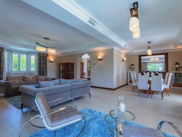 Golden Mile – 7bed Villa near the Beach
