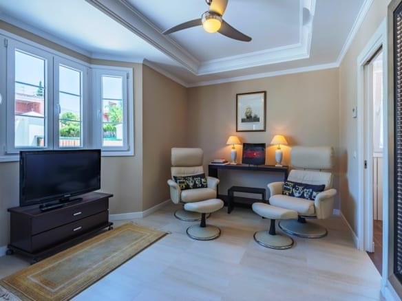 Golden Mile – 7bed Villa near the Beach