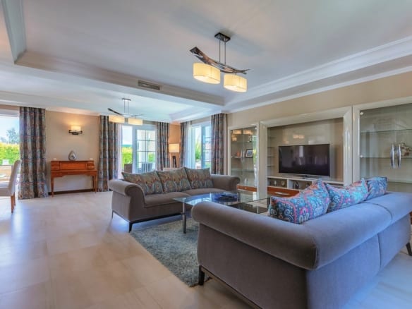 Golden Mile – 7bed Villa near the Beach