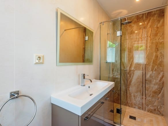 Golden Mile – 7bed Villa near the Beach