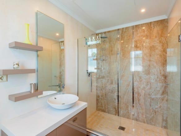 Golden Mile – 7bed Villa near the Beach