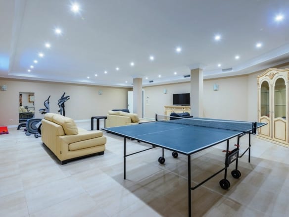 Golden Mile – 7bed Villa near the Beach
