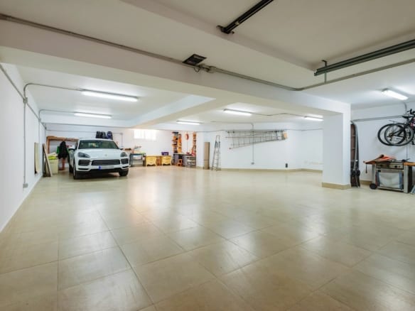 Golden Mile – 7bed Villa near the Beach