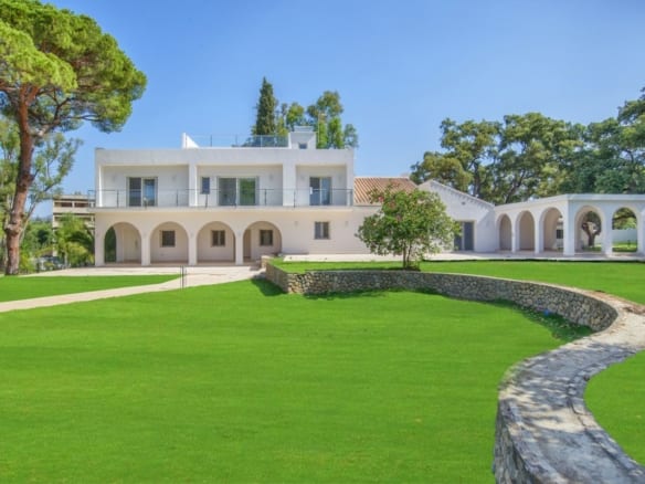 Marbella East – 6 bed villa 150m from Beach