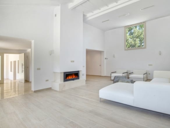 Marbella East – 6 bed villa 150m from Beach