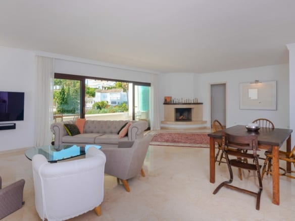 Estepona – Villa with fantastic sea and valley views