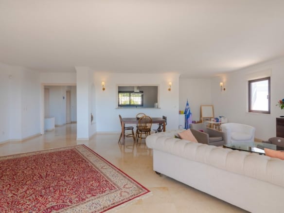 Estepona – Villa with fantastic sea and valley views