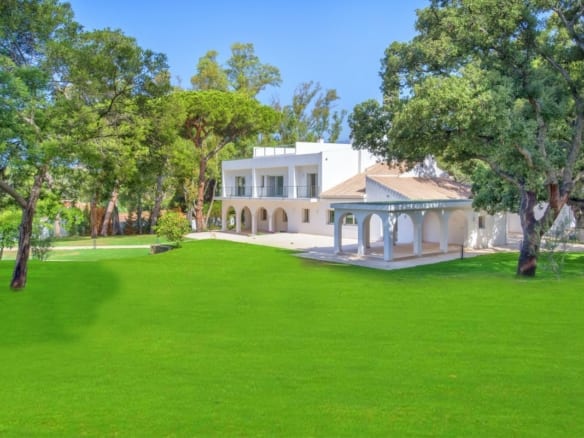 Marbella East – 6 bed villa 150m from Beach