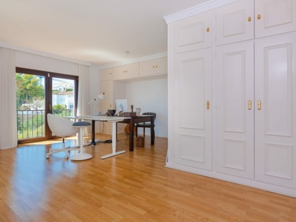 Estepona – Villa with fantastic sea and valley views