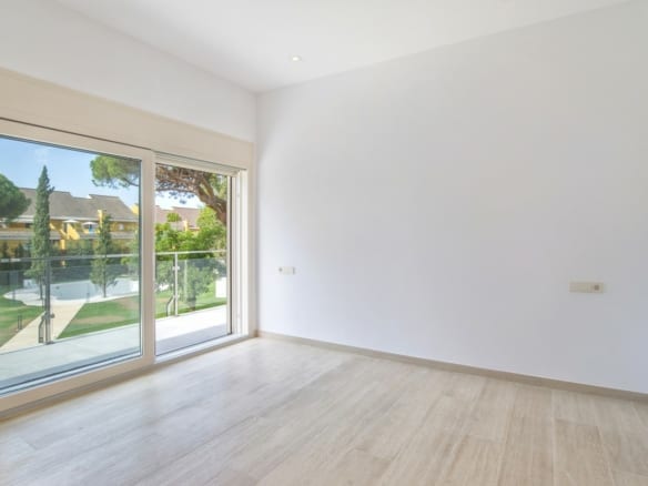 Marbella East – 6 bed villa 150m from Beach