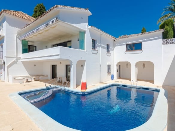Estepona – Villa with fantastic sea and valley views