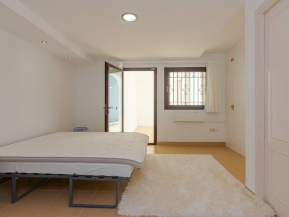Estepona – Villa with fantastic sea and valley views