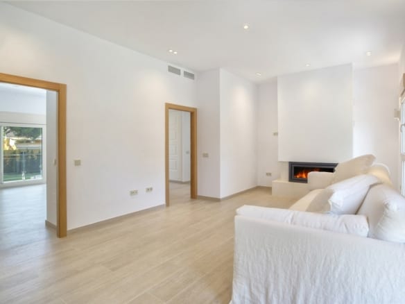 Marbella East – 6 bed villa 150m from Beach