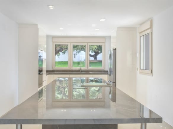 Marbella East – 6 bed villa 150m from Beach