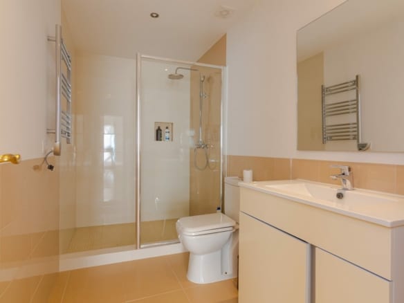 Estepona – Villa with fantastic sea and valley views