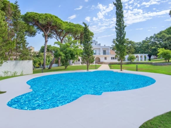Marbella East – 6 bed villa 150m from Beach