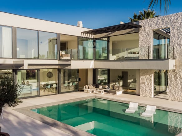 Reserved – Benahavis – 5bed Modern designer Villa