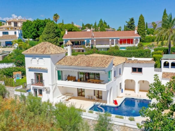 Estepona – Villa with fantastic sea and valley views