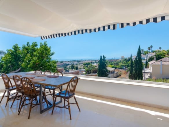 Estepona – Villa with fantastic sea and valley views