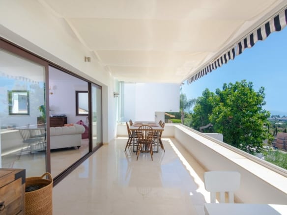 Estepona – Villa with fantastic sea and valley views