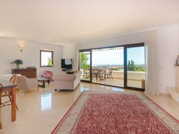 Estepona – Villa with fantastic sea and valley views