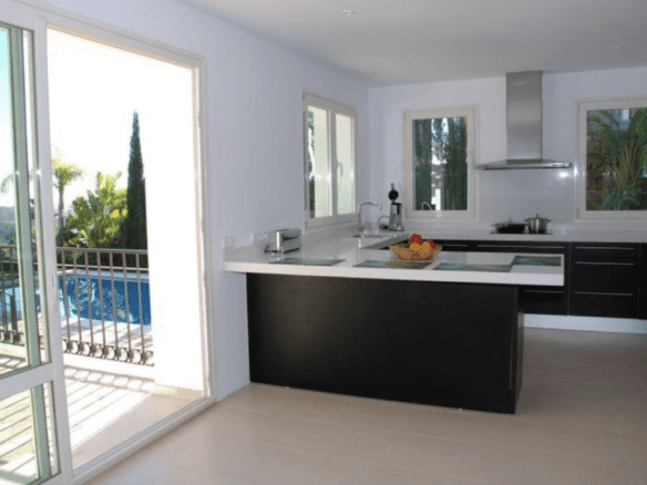 Benahavis – 5 bed Villa – Great Views