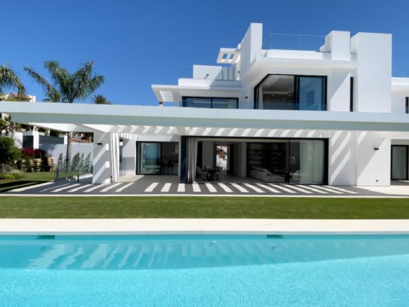 SOLD – Benahavis – New Modern villa  -Gated Community
