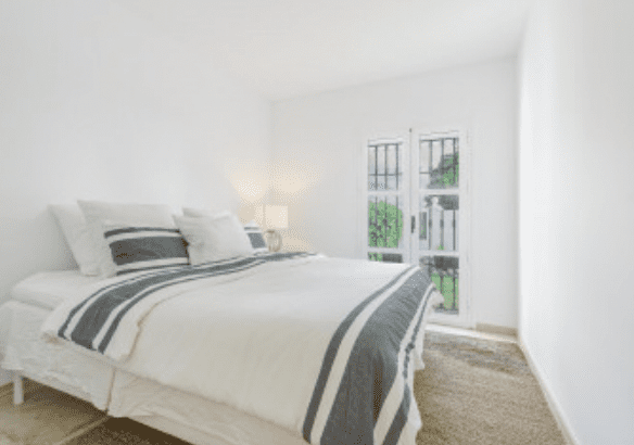 Nueva Andalucia – Nice Townhouse with a roof terrace