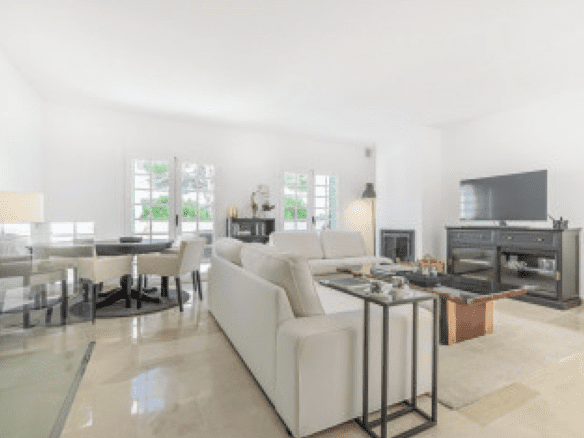 Nueva Andalucia – Nice Townhouse with a roof terrace