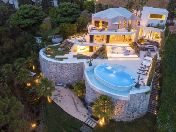 Benahavis – Luxury 5B  villa for  Rent & Sale