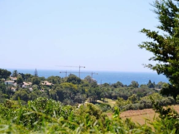 Benahavis – 1st Line Golf Plot with Sea views for sale