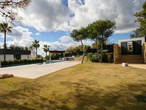 Sierra Blanca – Modern 5B Villa